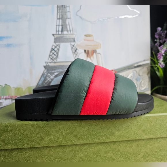 Gucci woman's  Padded Web Slide Sandals I'm size 8 and 9. Brand new in a box - Picture 8 of 13